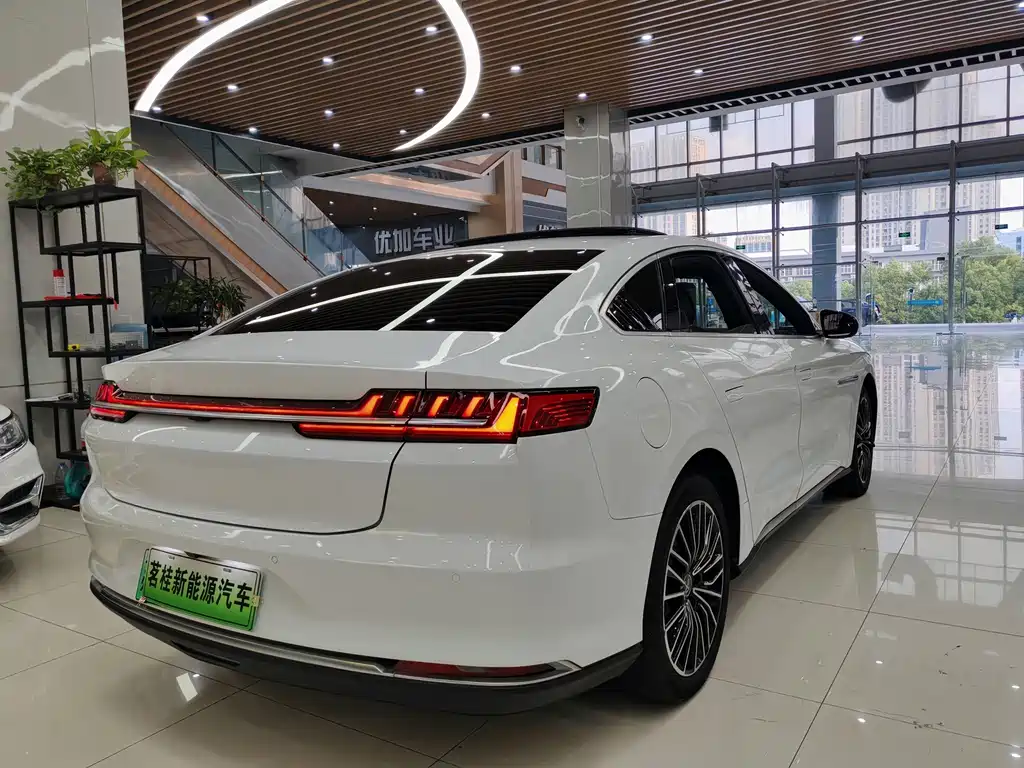 BYD Han — миниатюра 12