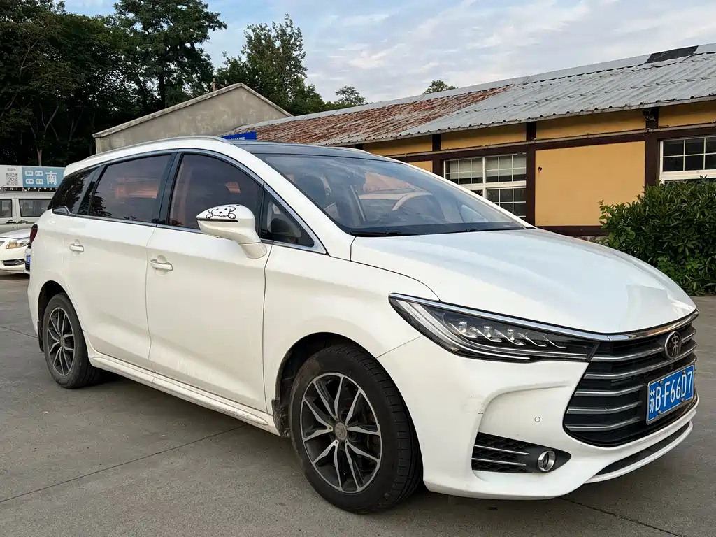 BYD MAX — миниатюра 3