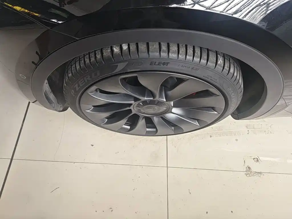 Tesla Model Y — миниатюра 23