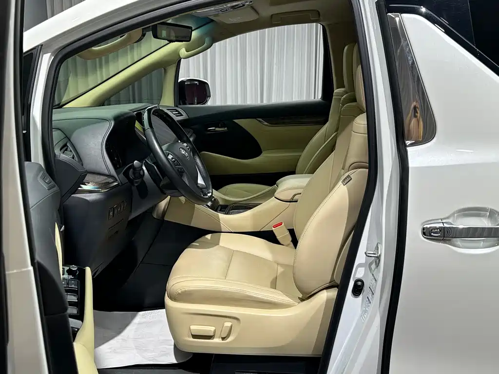 Toyota Alphard — миниатюра 15