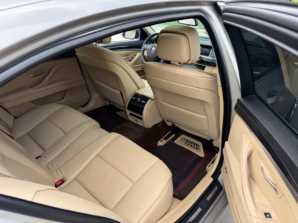 BMW 5 Series — миниатюра 10