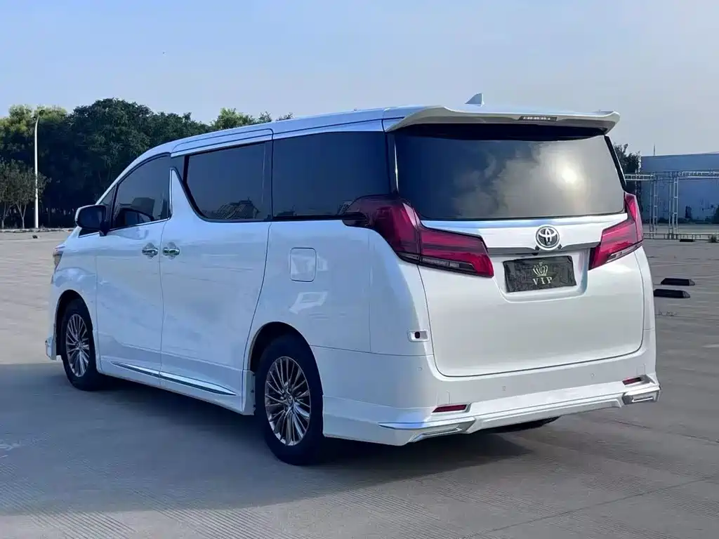 Toyota Alphard — миниатюра 5