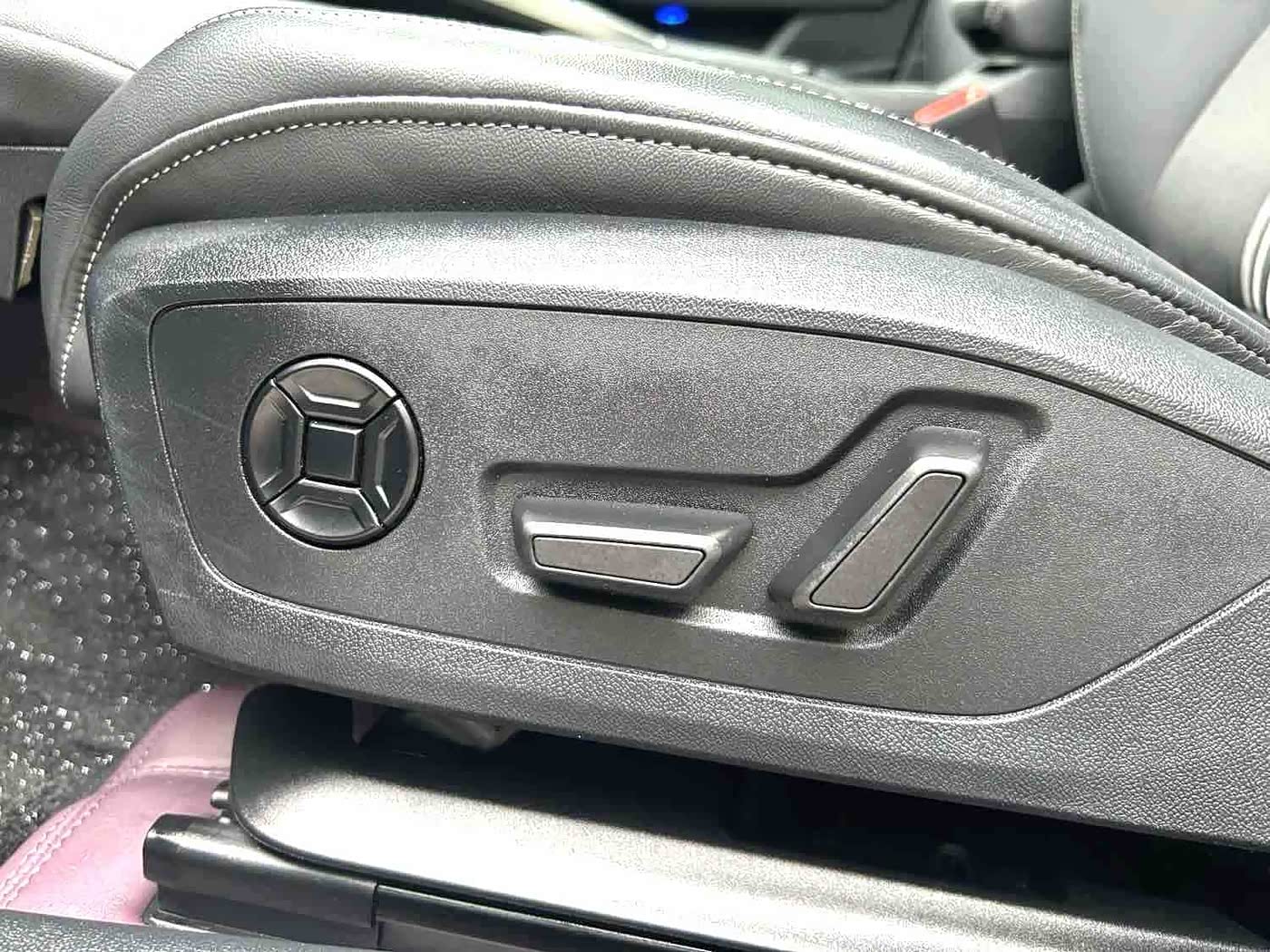 Audi A3 1.4 л 2023 г. Серебристо-серый, пробег 24000 км