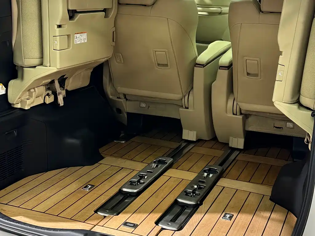 Toyota Alphard — миниатюра 32