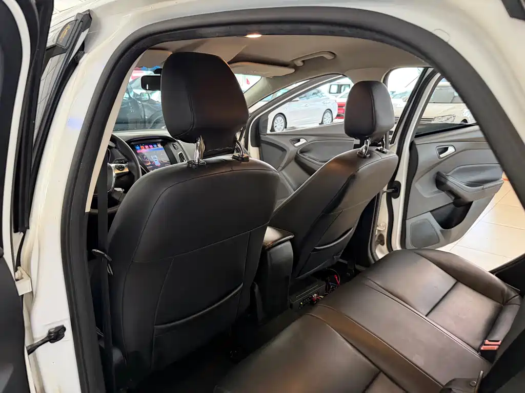 Ford Focus — миниатюра 23