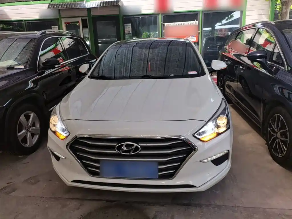 Hyundai Mistra 2017 1.8L AT GLS V