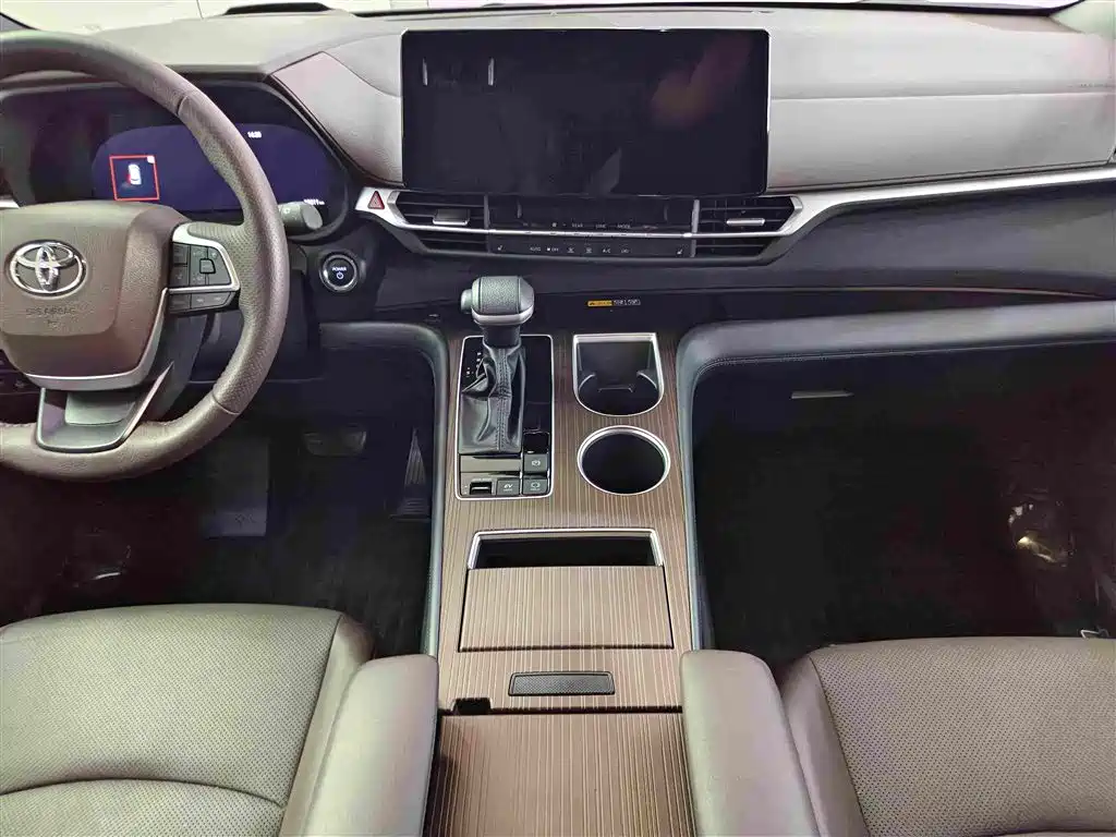 Toyota Granvia — миниатюра 11