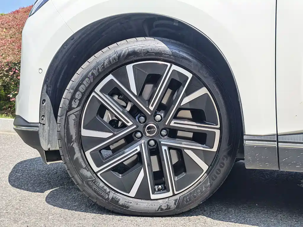 Volvo XC70 PHEV — миниатюра 8