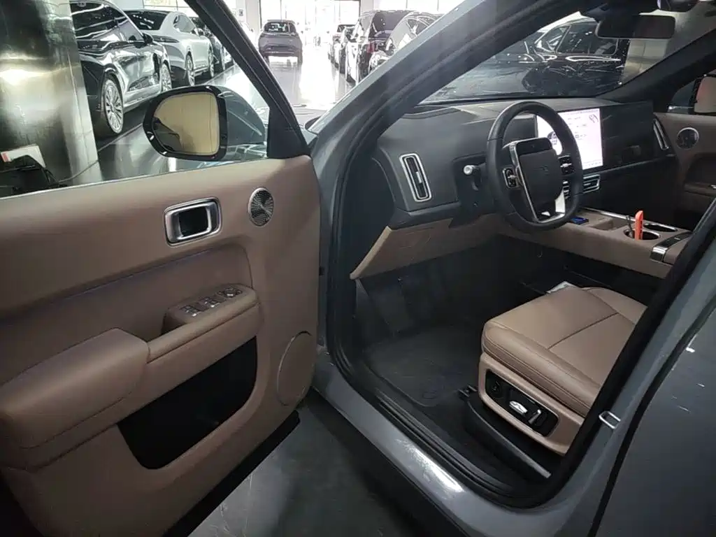 Li Auto Li L8 — миниатюра 16