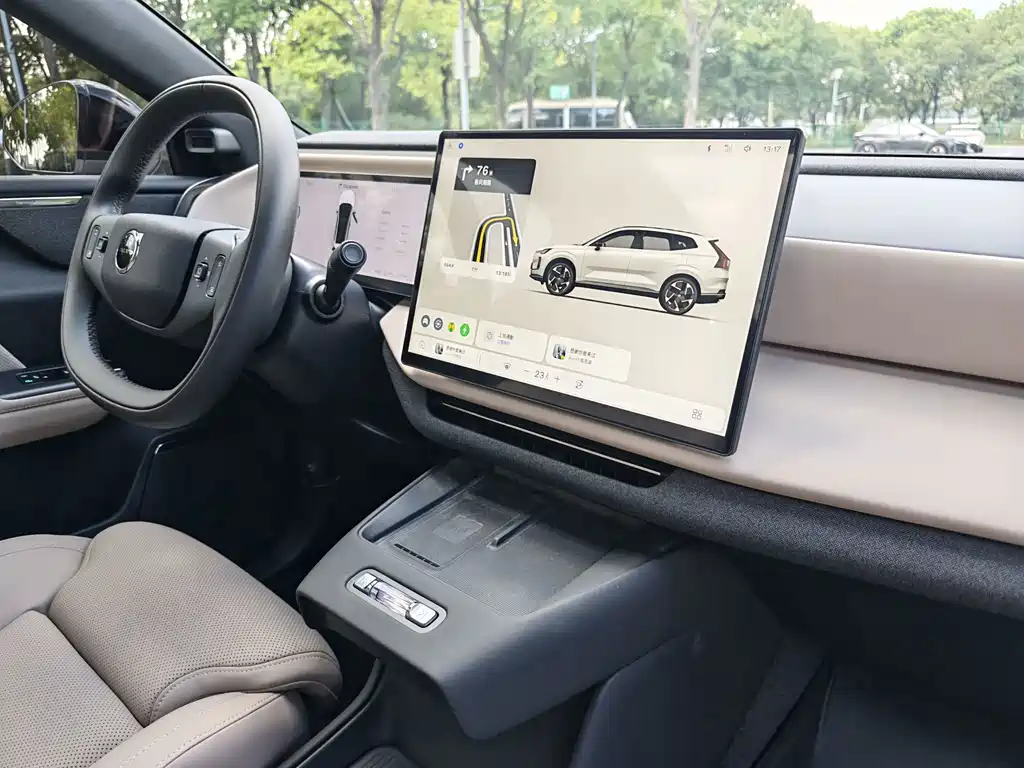 Volvo XC70 PHEV — миниатюра 14