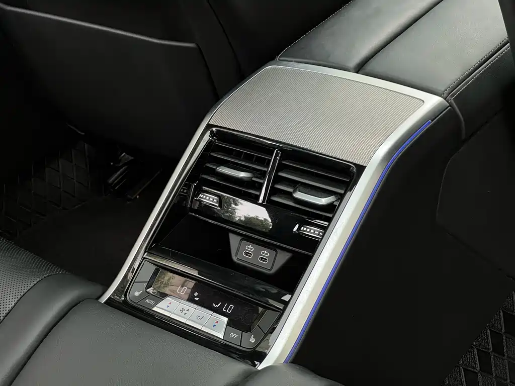 BMW 8 Series — миниатюра 20