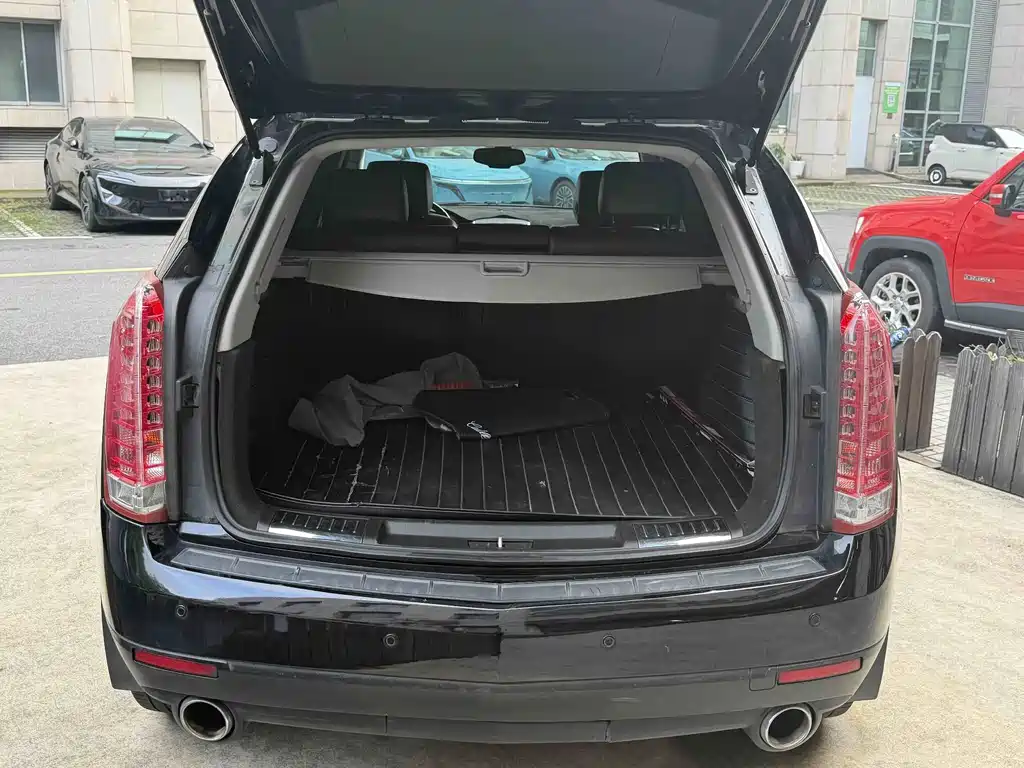 Cadillac SRX — миниатюра 17