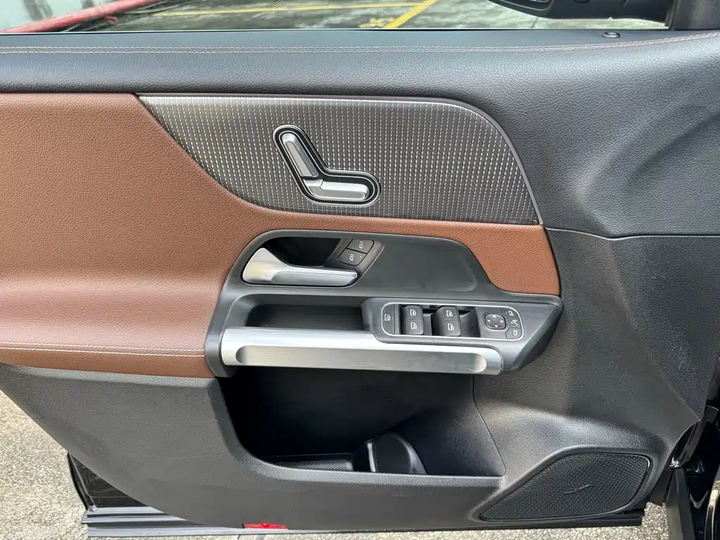 Mercedes-Benz GLB — миниатюра 20