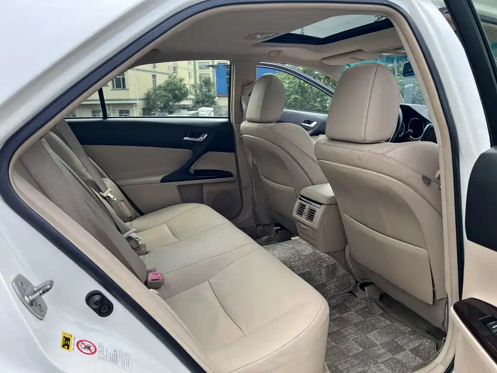 Toyota Reiz — миниатюра 8