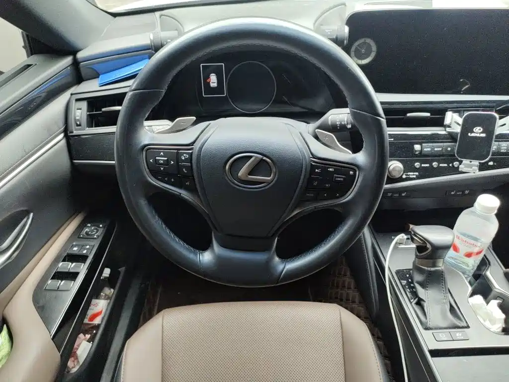 Lexus ES 2022 300h Premium