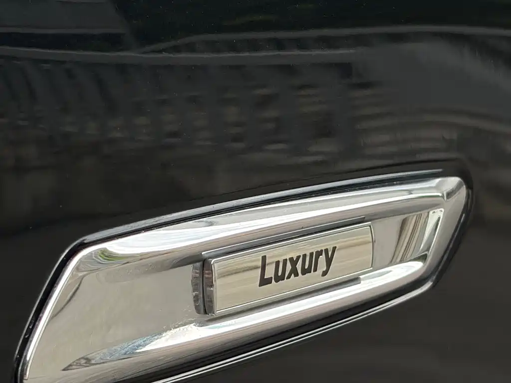 BMW 5 Series — миниатюра 11