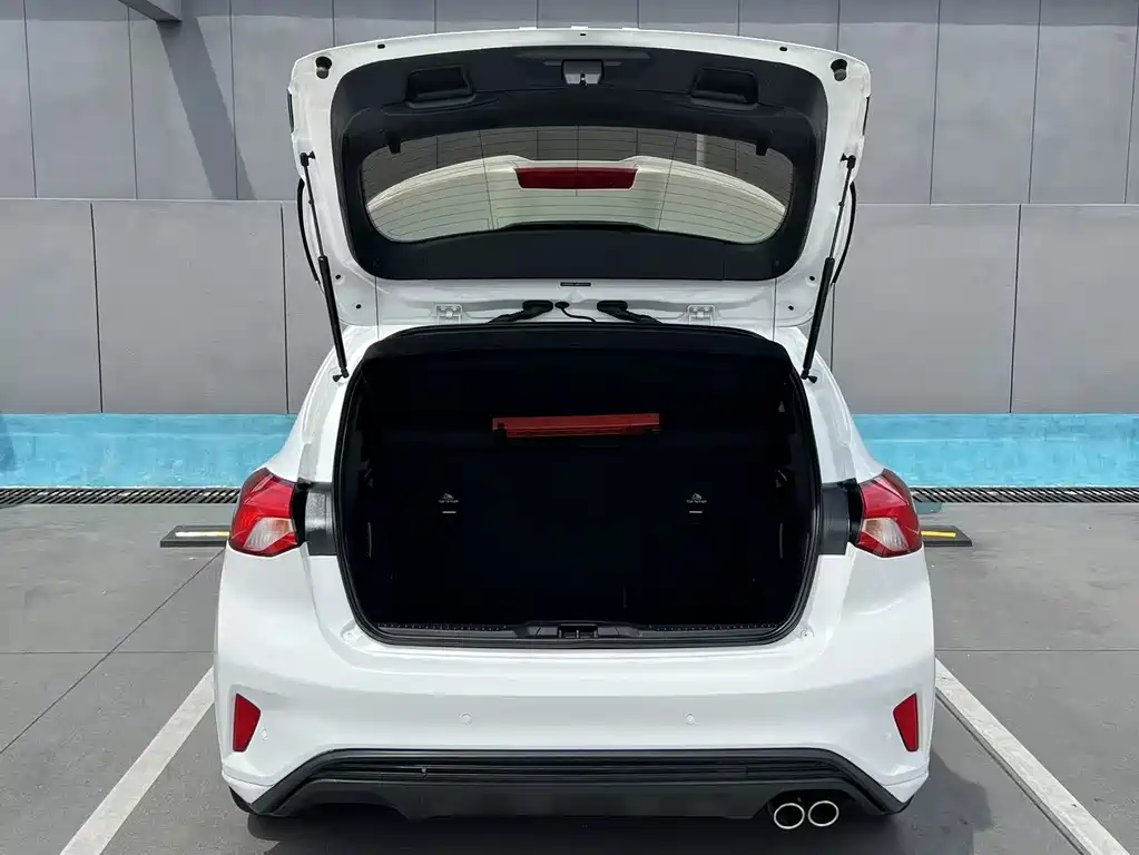 Ford Focus 2022 EcoBoost 180 AT ST Line
