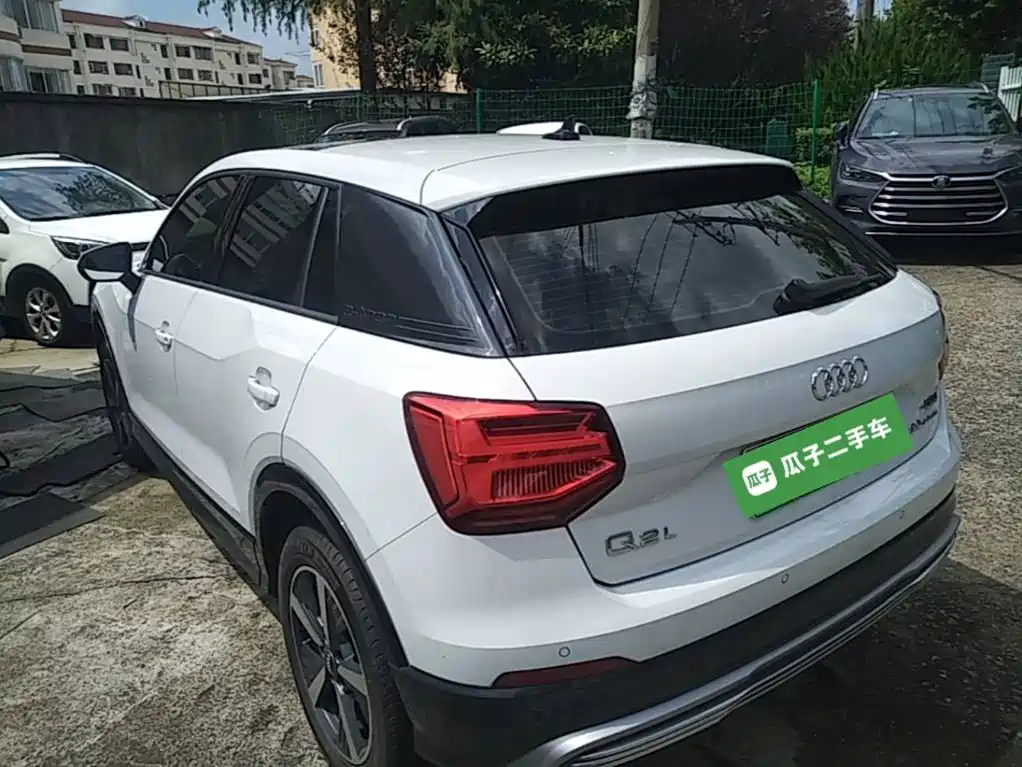 Audi Q2L e-tron — миниатюра 5
