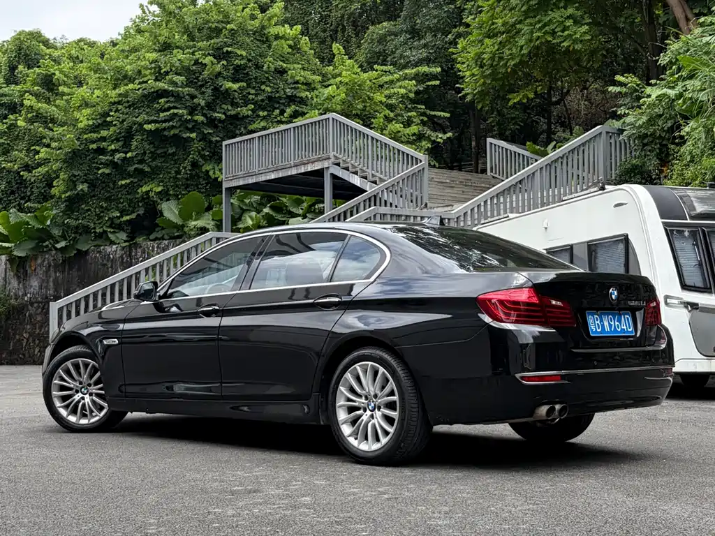 BMW 5 Series — миниатюра 6