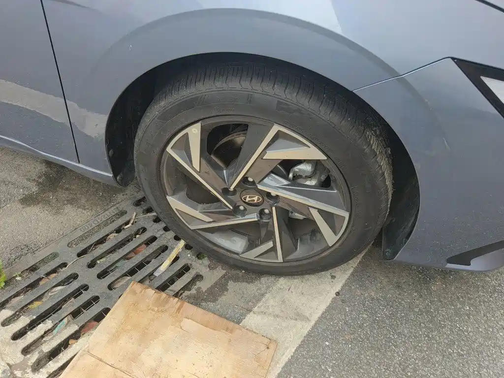 Hyundai Elantra — миниатюра 8