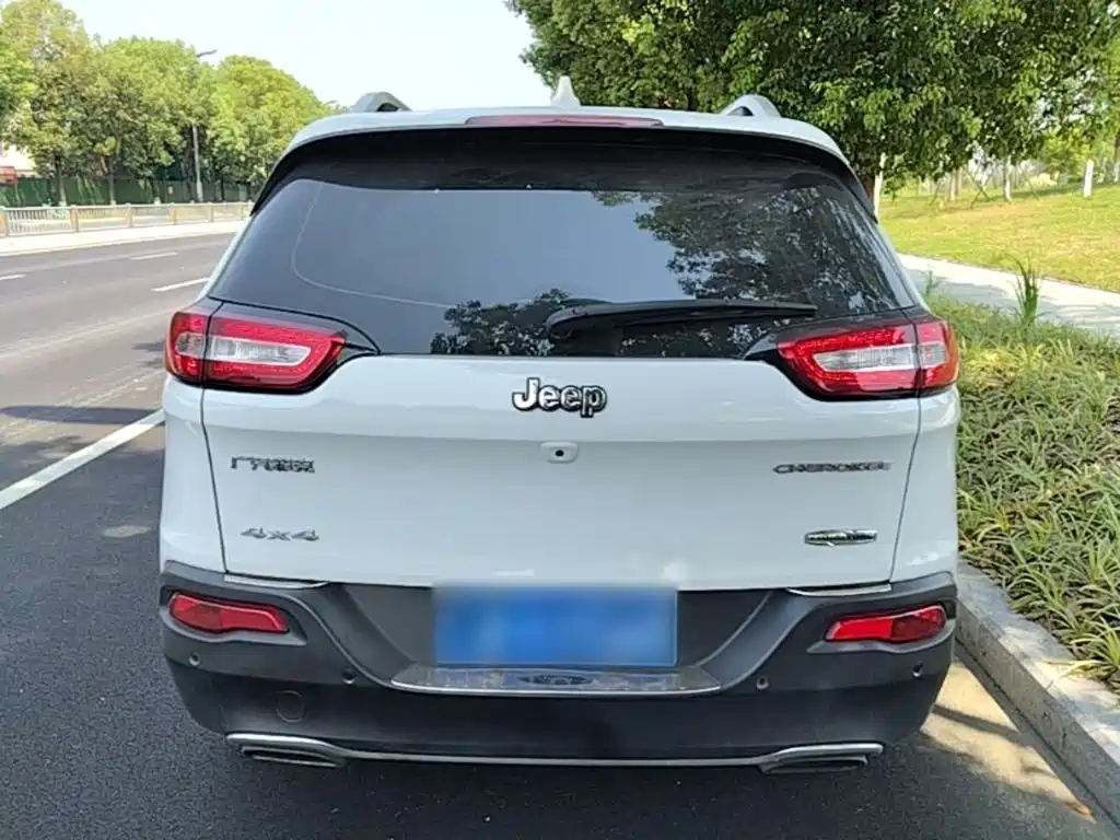 Jeep Cherokee — миниатюра 6