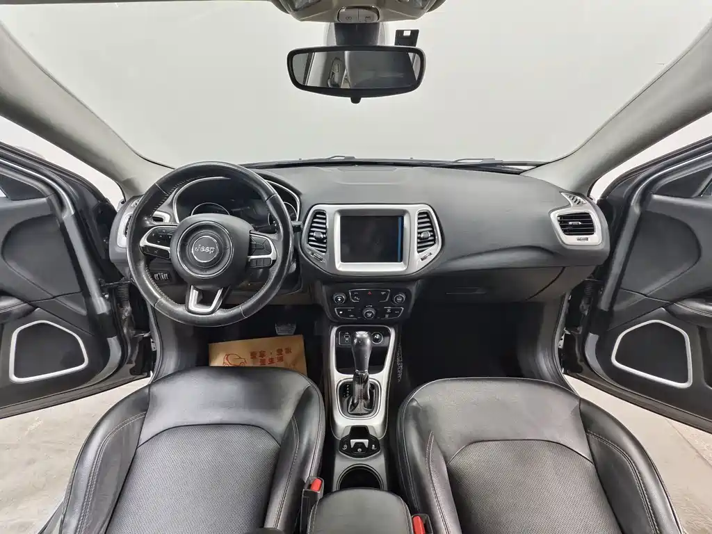 Jeep Compass — миниатюра 9