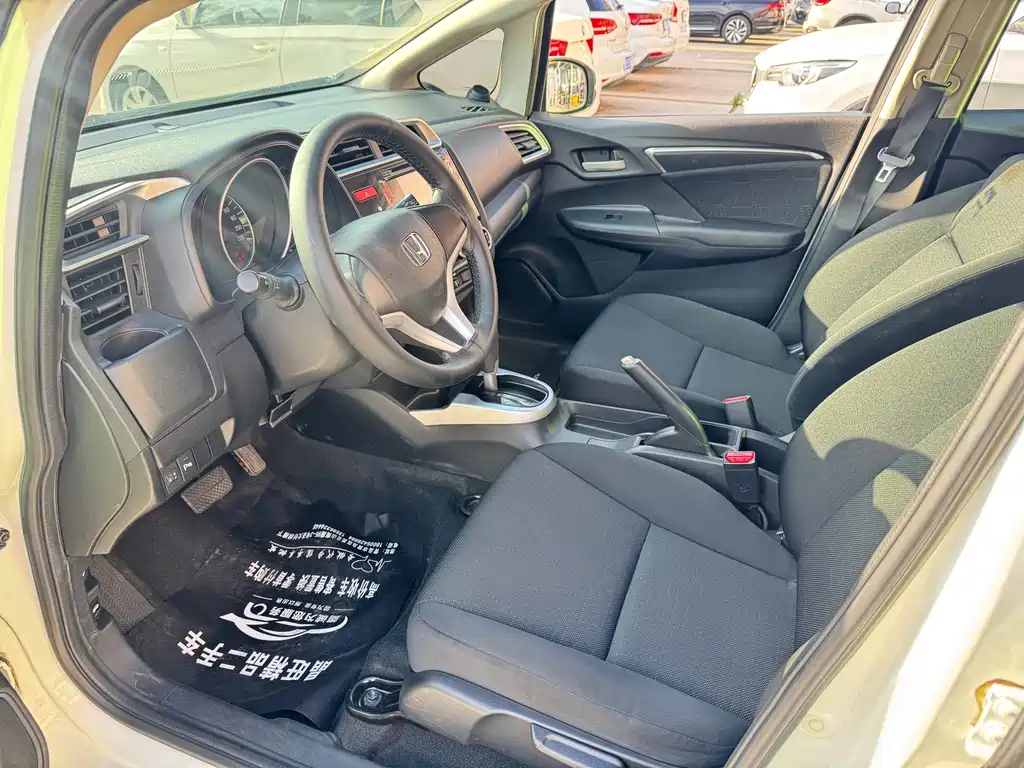 Honda Fit — миниатюра 8