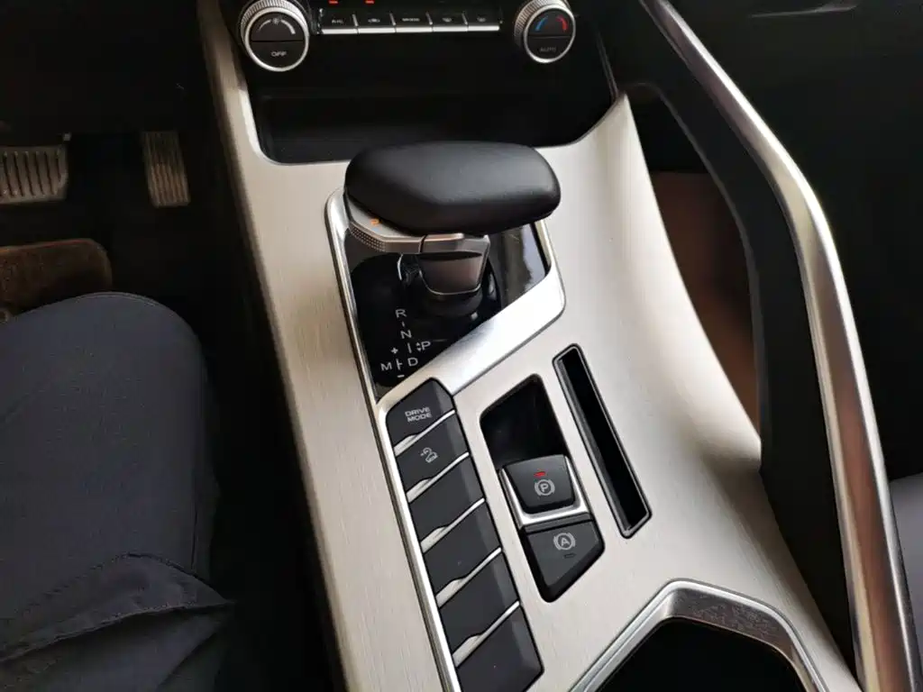 Geely Binyue — миниатюра 14