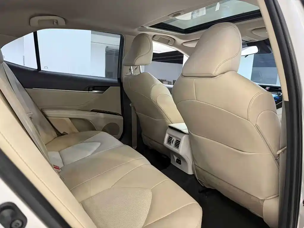 Toyota Camry — миниатюра 9
