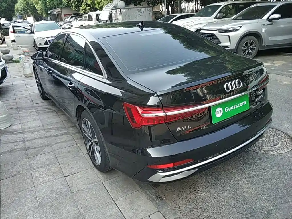 Audi A6L 2023 40 TFSI Luxury