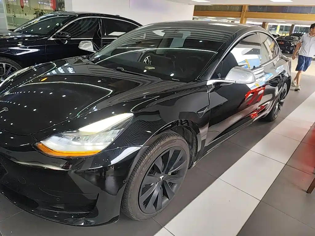 Tesla Model 3 — миниатюра 2
