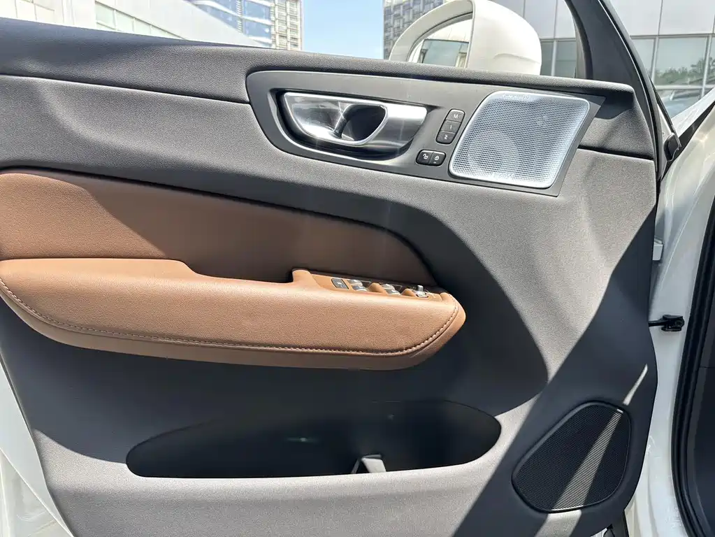 VOLVO XC60 PLUG IN HYBRID