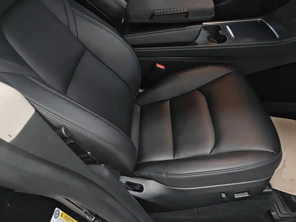 Tesla Model Y — миниатюра 25