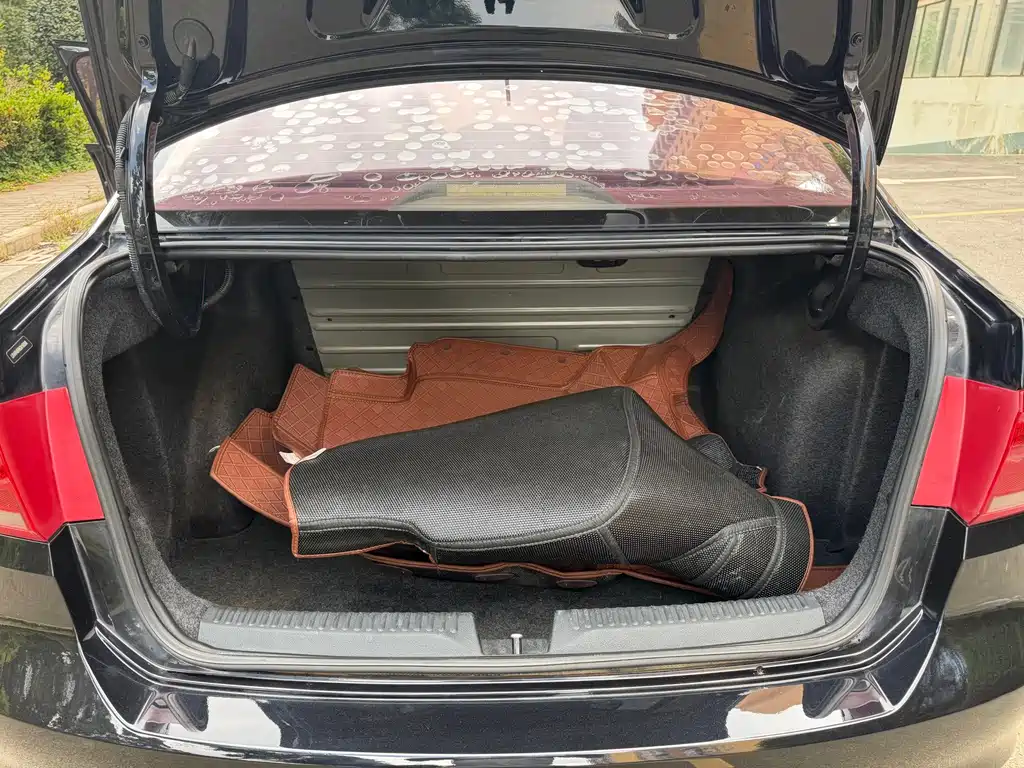 Volkswagen Santana — миниатюра 12