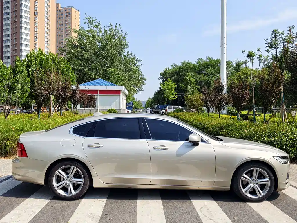 Volvo S90 2017 T4