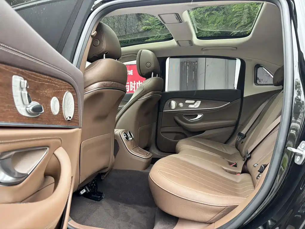 Mercedes-Benz E-Class — миниатюра 9