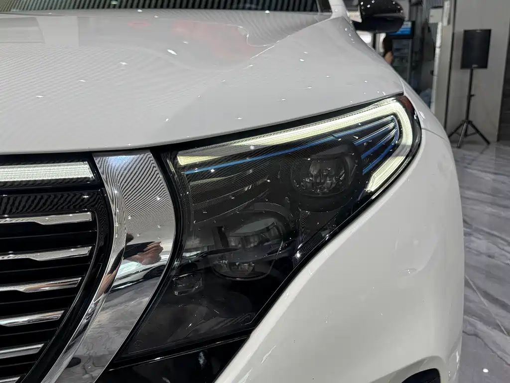 Mercedes-Benz EQC — миниатюра 26