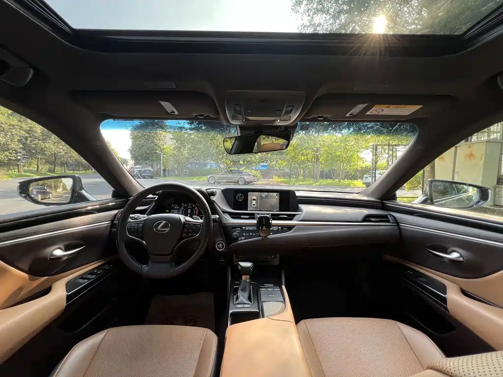 Lexus ES — миниатюра 11
