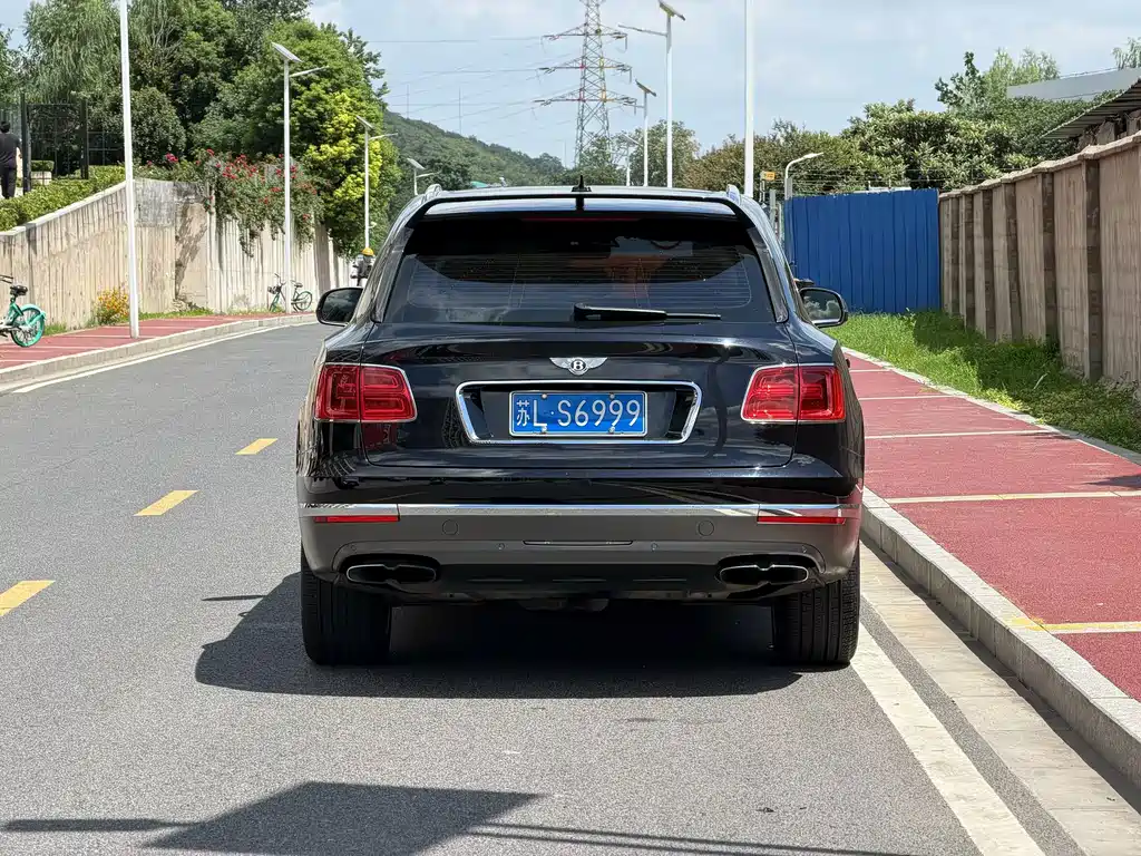 Bentley Bentayga — миниатюра 5