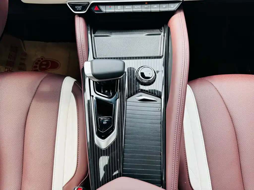 Geely Xingyue L — миниатюра 13
