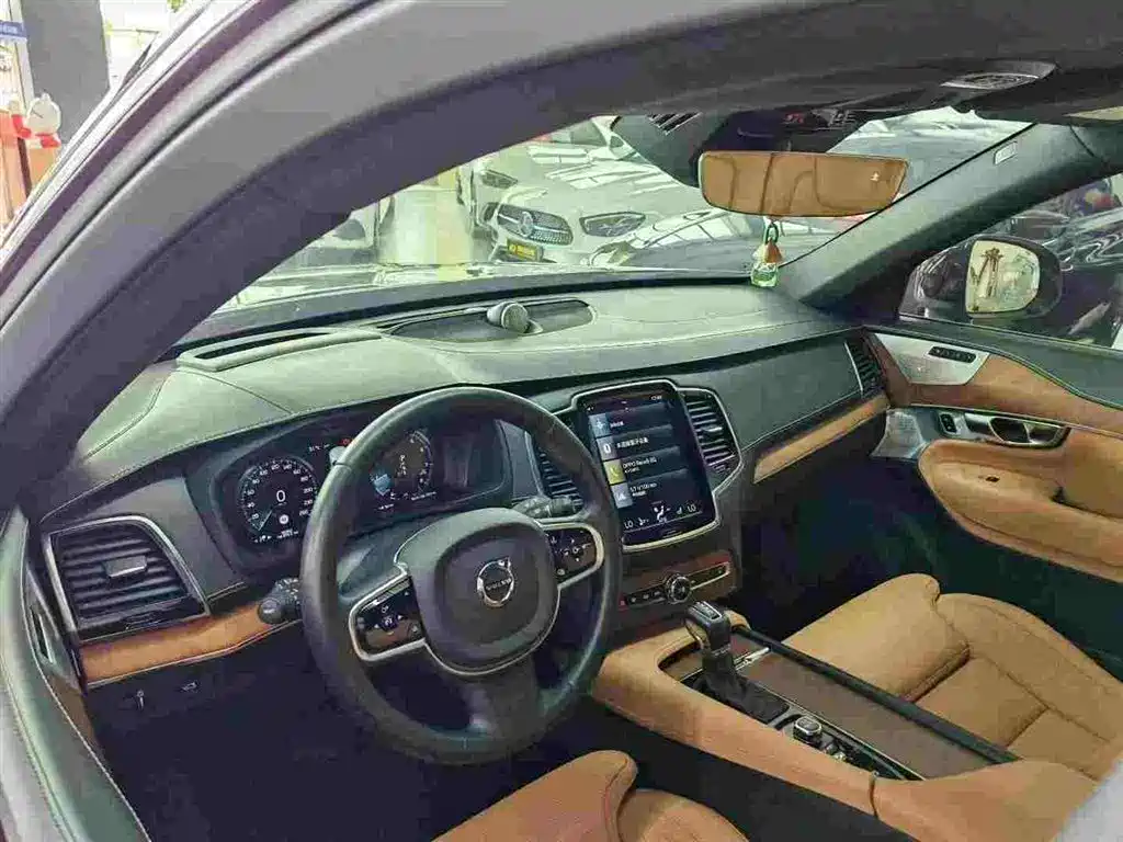 Volvo XC90 2018 T6 7 мест