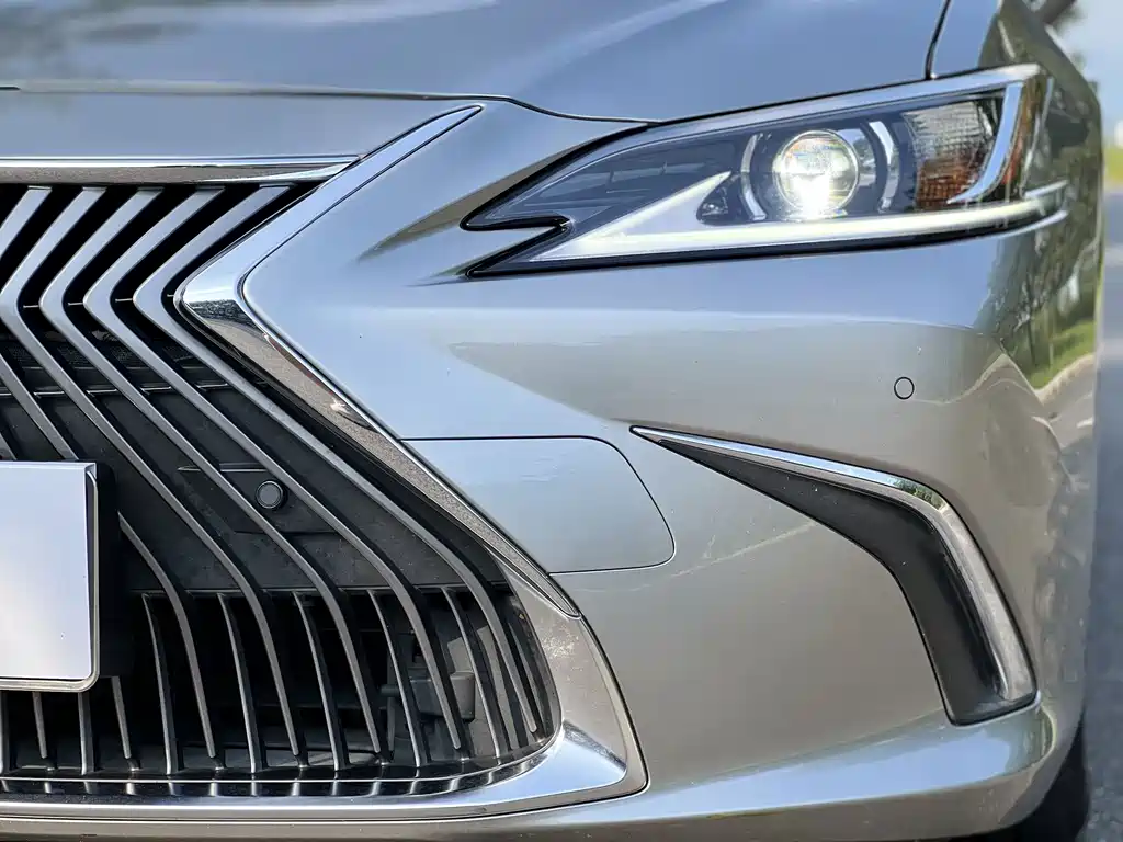 Lexus ES — миниатюра 4