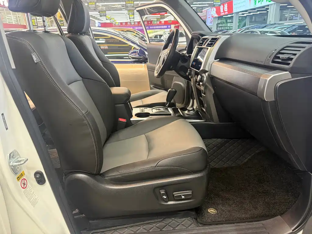 Toyota 4Runner — миниатюра 11