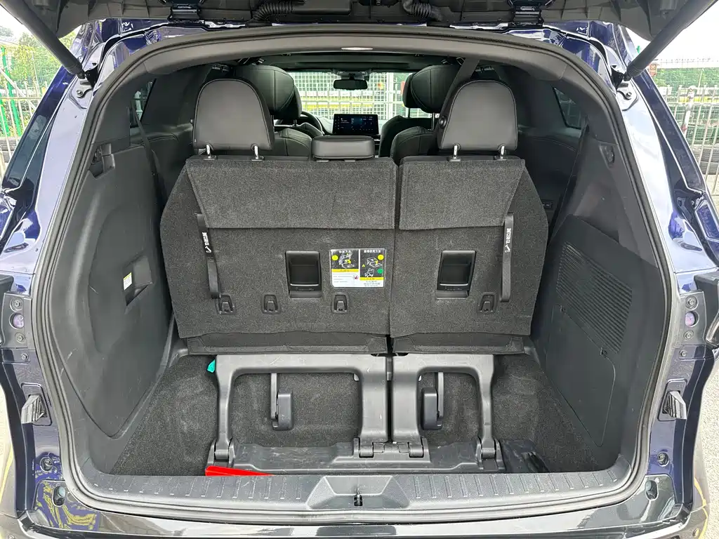 Toyota Sienna — миниатюра 13