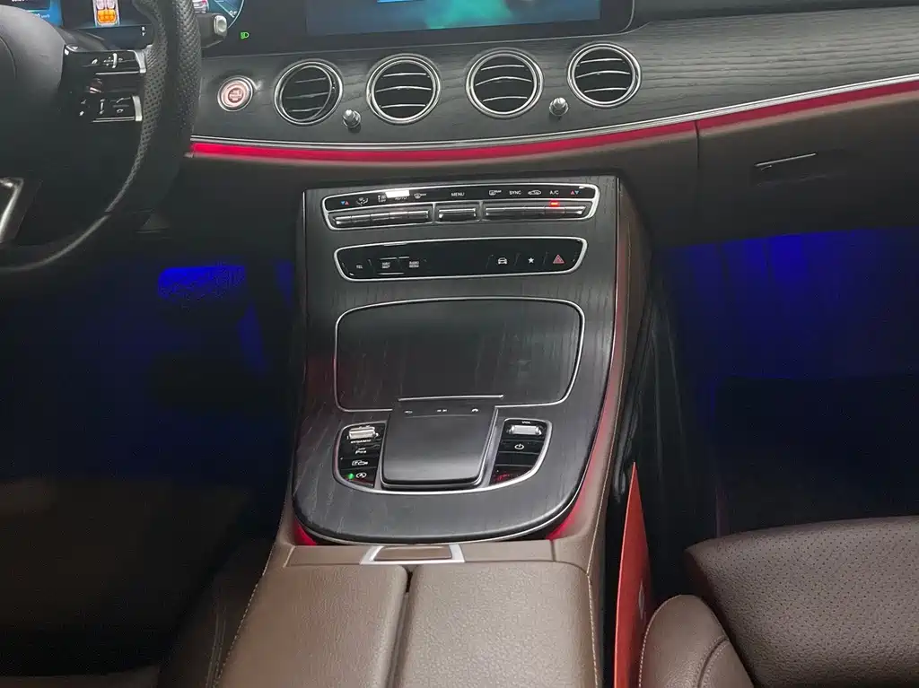 Mercedes-Benz E-Class — миниатюра 8