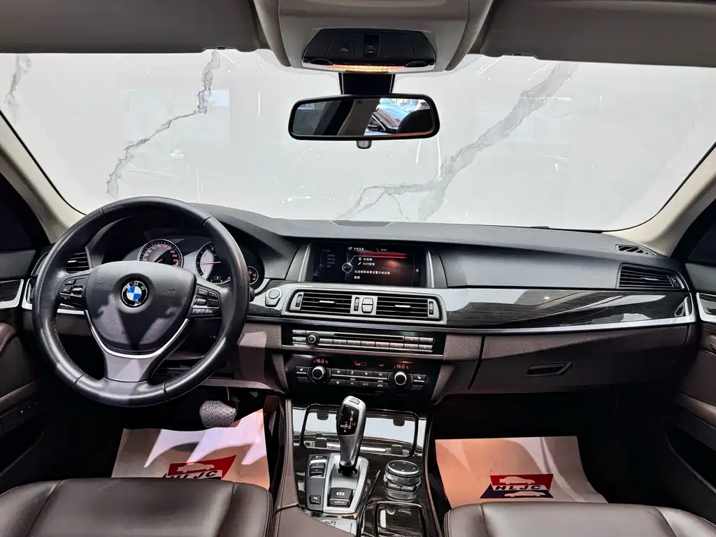 BMW 5 Series — миниатюра 9