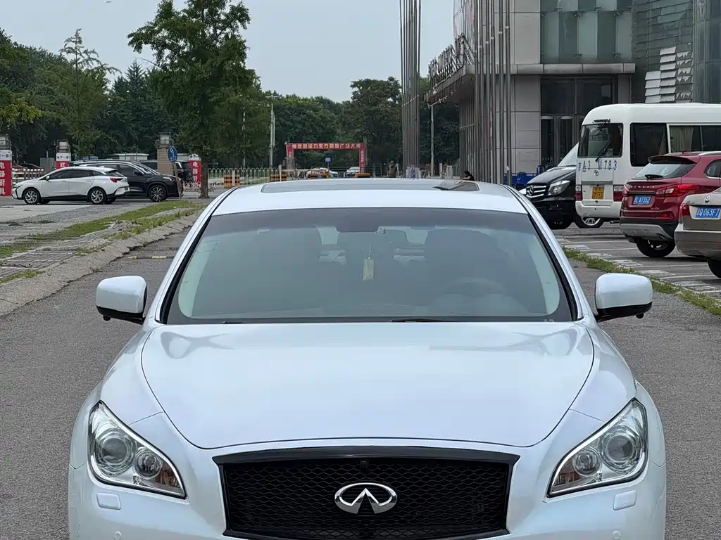 Infiniti Q70 — миниатюра 2