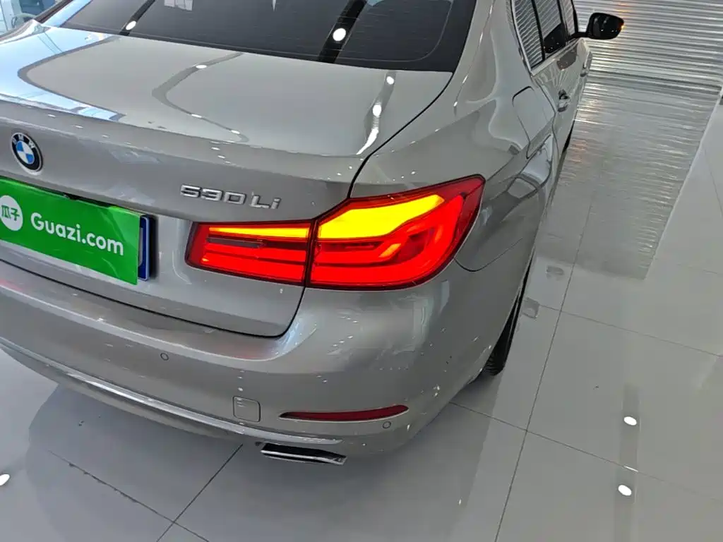 BMW 5 Series — миниатюра 8