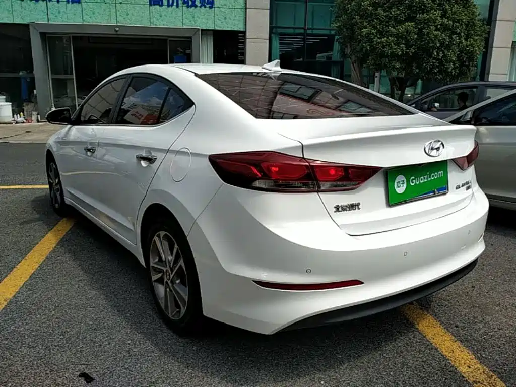 Hyundai Elantra — миниатюра 5