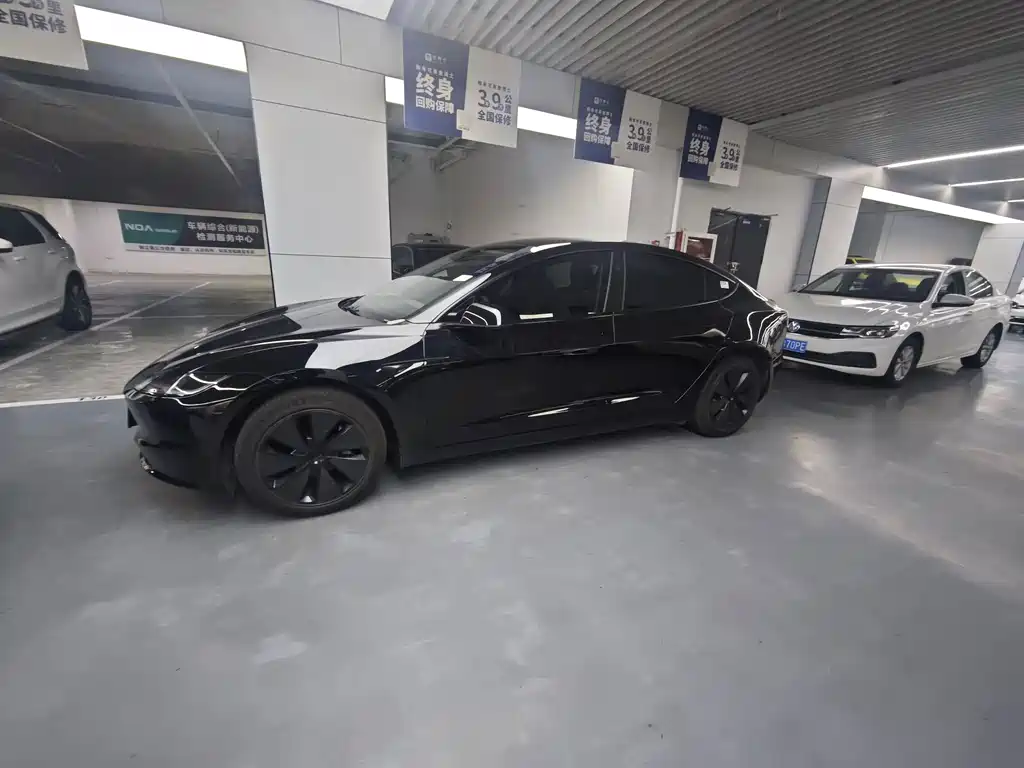 Tesla Model 3 — миниатюра 2